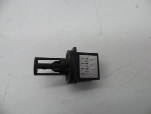 Używane Czujnik temperatury wewnetrznej Volvo V70 (GW/LW/LZ) 2.4 XC LPT 4x4 20V Cena € 25,00 Procedura marży oferowane przez Auto Demontage Elferink B.V.
