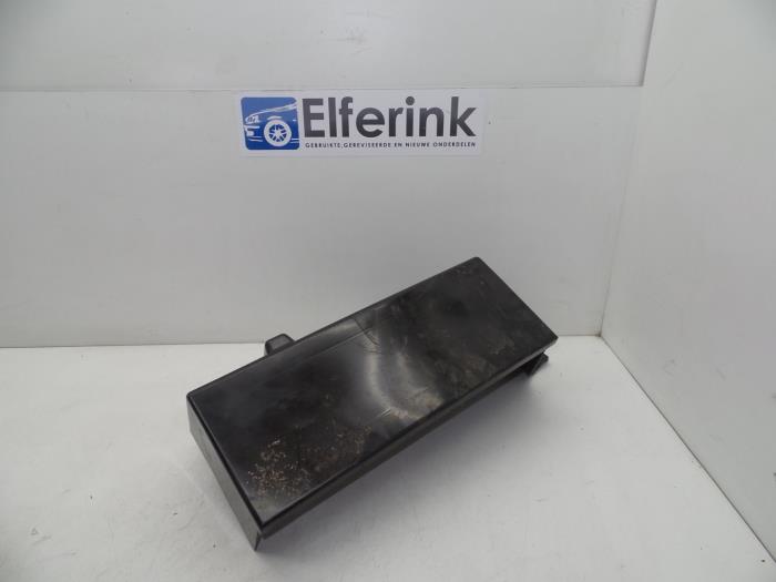 Begagnade Batterilåda Volvo XC90 I 2.4 D5 20V Pris € 25,00 Marginaltabell erbjuds av Auto Demontage Elferink B.V.