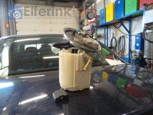 Usados Bomba eléctrica de combustible Opel Vectra B (36) 1.6 16V Ecotec Precio € 40,00 Norma de margen ofrecido por Auto Demontage Elferink B.V.