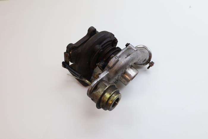 Turbo van een Saab 9-3 I (YS3D) 2.2 TiD 16V 2000