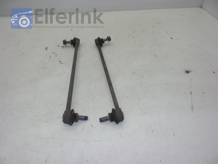 Anti-roll bar guide from a Volvo C70 (MC) 2.5 T5 20V 2011