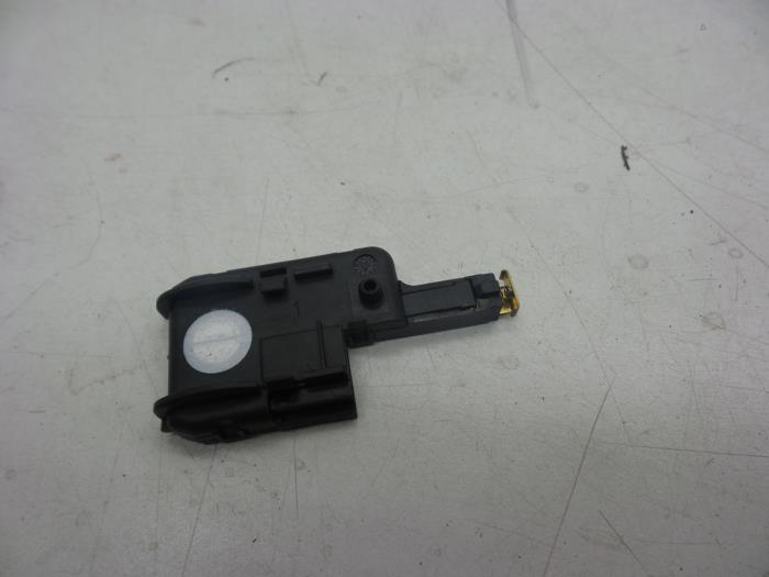 Gebrauchte Regensensor Volvo C70 (MC) 2.5 T5 20V Preis € 25,00 Margenregelung angeboten von Auto Demontage Elferink B.V.