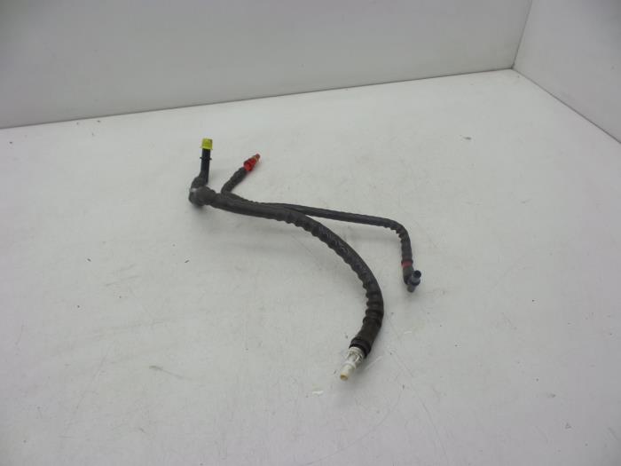 Usagé Conduit de carburant Volvo S80 (AR/AS) 1.6 DRIVe Prix € 25,00 Règlement à la marge proposé par Auto Demontage Elferink B.V.