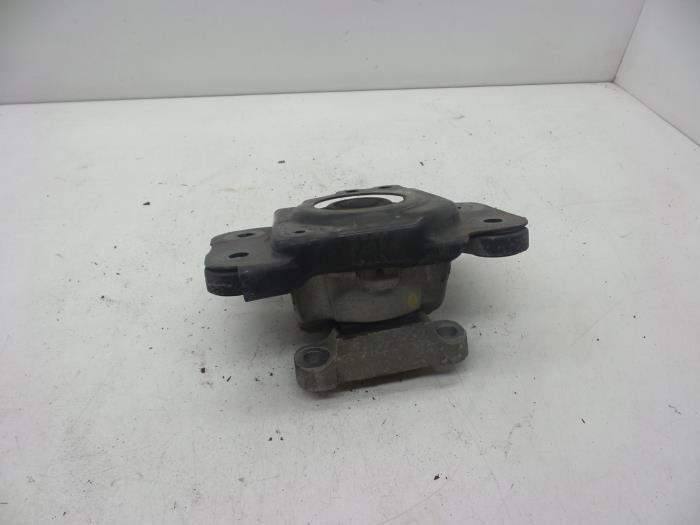 Used Engine mount Volvo XC60 I (DZ) 2.4 D5 20V AWD Price € 25,00 Margin scheme offered by Auto Demontage Elferink B.V.