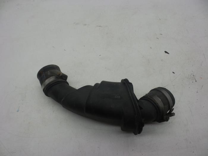 Gebrauchte Intercooler Rohr Volvo XC60 I (DZ) 2.4 D5 20V AWD Preis € 50,00 Margenregelung angeboten von Auto Demontage Elferink B.V.