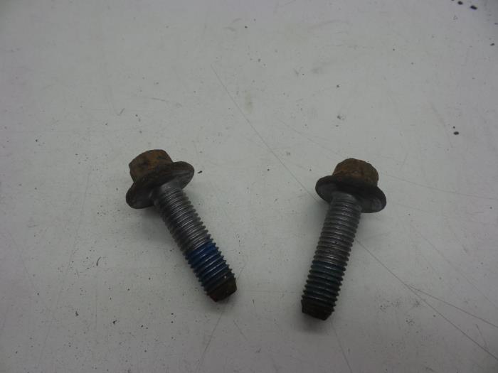Usagé Kit boulons Saab 9-3 II (YS3F) 1.8t 16V Prix € 25,00 Règlement à la marge proposé par Auto Demontage Elferink B.V.