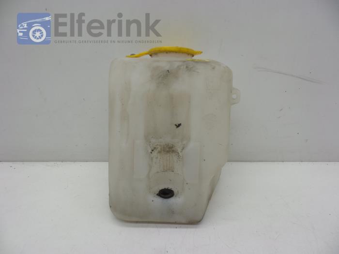 Front windscreen washer reservoir from a Opel Corsa C (F08/68) 1.2 16V 2002