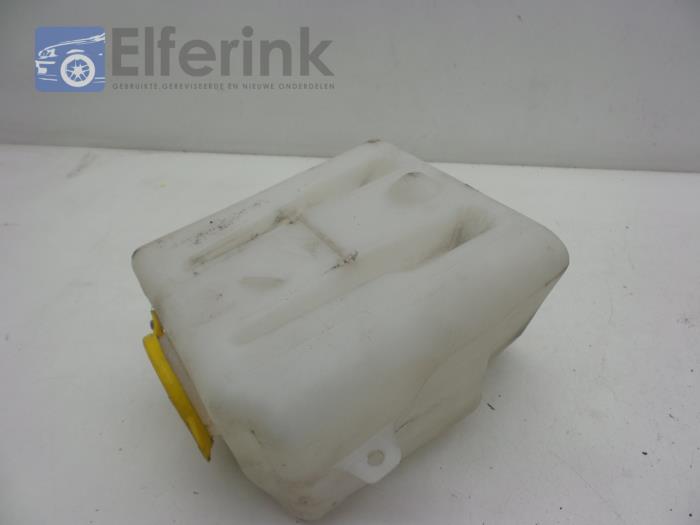 Front windscreen washer reservoir from a Opel Corsa C (F08/68) 1.2 16V 2002