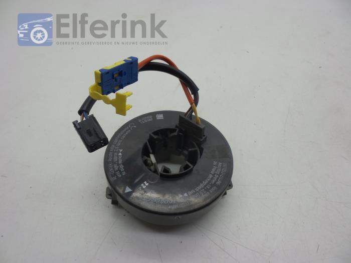 Airbag clock spring from a Opel Corsa C (F08/68) 1.2 16V 2002