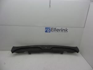 Usados Tapizado de maletero Volvo XC60 I (DZ) 2.4 D5 20V 205 AWD Precio € 25,00 Norma de margen ofrecido por Auto Demontage Elferink B.V.