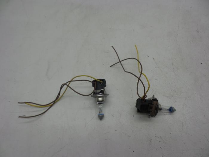 Używane Lampa Saab 9-3 Sport Estate (YS3F) 1.8t 16V BioPower Cena € 25,00 Procedura marży oferowane przez Auto Demontage Elferink B.V.