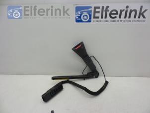 Used Seatbelt tensioner, right Opel Corsa C (F08/68) 1.0 12V Price € 50,00 Margin scheme offered by Auto Demontage Elferink B.V.