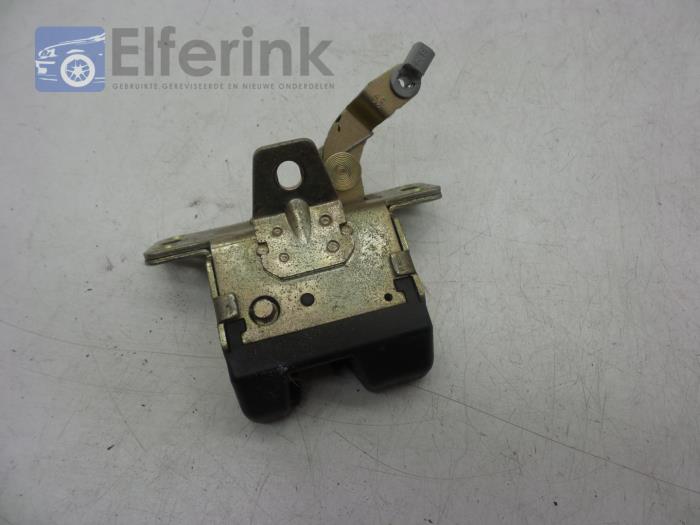 Tailgate lock mechanism Opel Corsa C 1.0 12V - 90534769