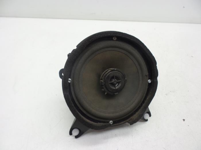 Używane Glosnik Volvo V70 (GW/LW/LZ) 2.4 20V 140 Cena € 25,00 Procedura marży oferowane przez Auto Demontage Elferink B.V.