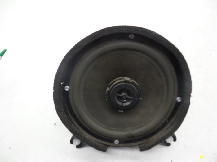 Używane Glosnik Volvo V70 (GW/LW/LZ) 2.4 20V 140 Cena € 25,00 Procedura marży oferowane przez Auto Demontage Elferink B.V.