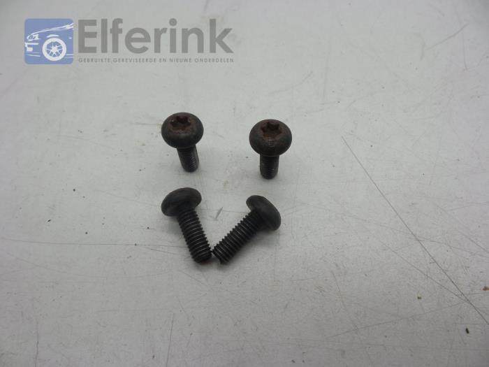Set of bolts from a Saab 9-5 (YS3E) 2.3t 16V 2002