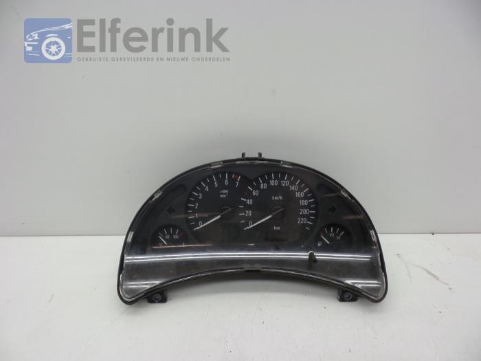 Odometer KM from a Opel Corsa C (F08/68) 1.2 16V Twin Port 2005