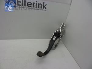 Used Clutch pedal Opel Zafira (M75) 1.9 CDTI Price € 25,00 Margin scheme offered by Auto Demontage Elferink B.V.