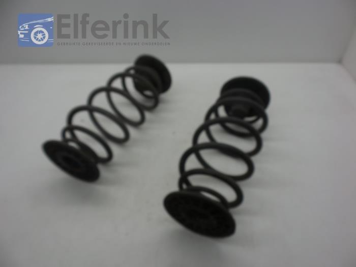 Rear coil spring from a Opel Combo (Corsa C) 1.3 CDTI 16V 2011