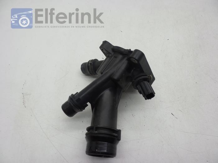 Thermostat housing from a Volvo XC70 (BZ) 2.4 D 20V AWD 2012