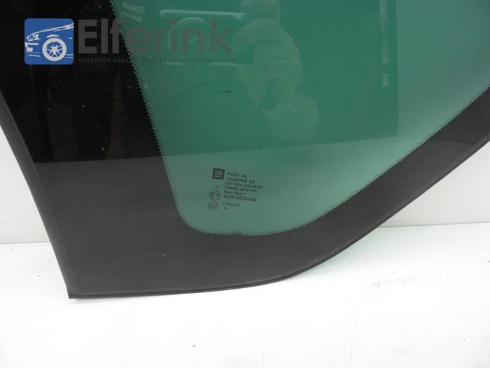 Extra window 4-door, left from a Opel Meriva 1.4 Turbo 16V Ecotec 2011