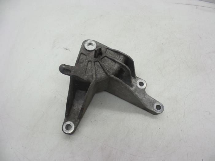 Used Engine mount Opel Astra J (PC6/PD6/PE6/PF6) 1.6 16V Price € 25,00 Margin scheme offered by Auto Demontage Elferink B.V.