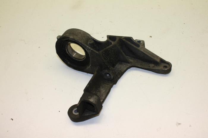 Usagé Support moteur Saab 900 II 2.0 i,Si 16V Prix € 25,00 Règlement à la marge proposé par Auto Demontage Elferink B.V.