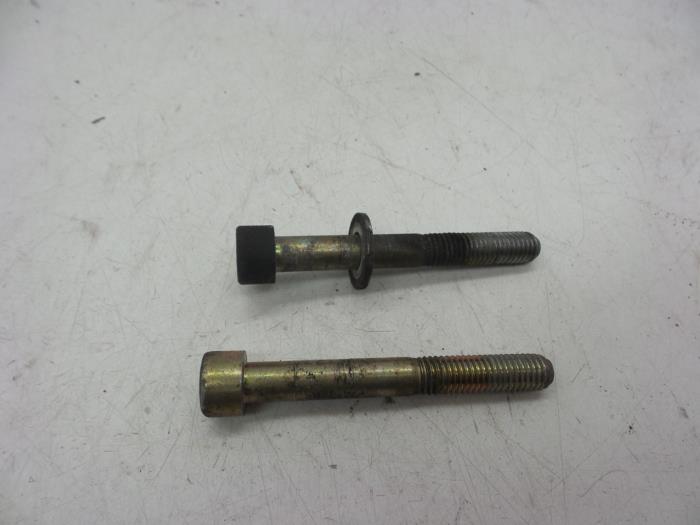 Usagé Kit boulons Saab 9000 CS 2.0i 16V LPT Prix € 25,00 Règlement à la marge proposé par Auto Demontage Elferink B.V.