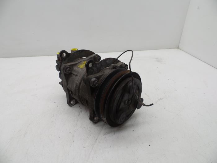 Usagé Pompe clim Volvo 940 I Estate 2.3i (LPT) Polar Prix € 100,00 Règlement à la marge proposé par Auto Demontage Elferink B.V.
