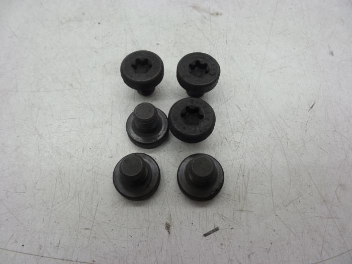 Usagé Kit boulons Saab 9-3 II (YS3F) 1.8t 16V BioPower Prix € 25,00 Règlement à la marge proposé par Auto Demontage Elferink B.V.