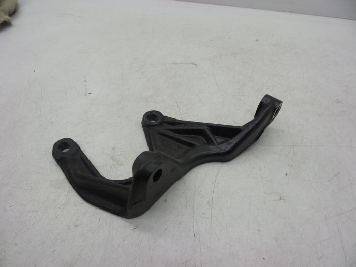 Usagé Support (divers) Volvo XC90 I 2.4 D5 20V Prix € 25,00 Règlement à la marge proposé par Auto Demontage Elferink B.V.