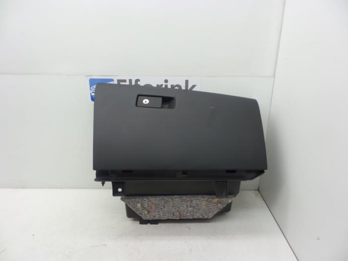 Begagnade Handskfack Volvo V60 I (FW/GW) 2.4 D5 20V Pris € 25,00 Marginaltabell erbjuds av Auto Demontage Elferink B.V.