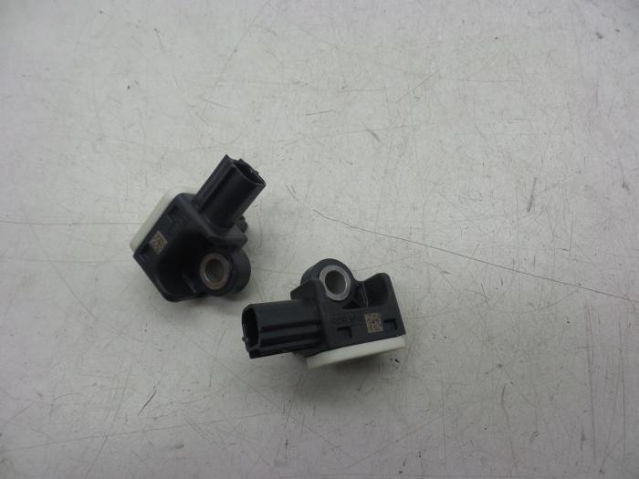 Begagnade Airbagsensor Volvo V60 I (FW/GW) 2.4 D5 20V Pris € 50,00 Marginaltabell erbjuds av Auto Demontage Elferink B.V.