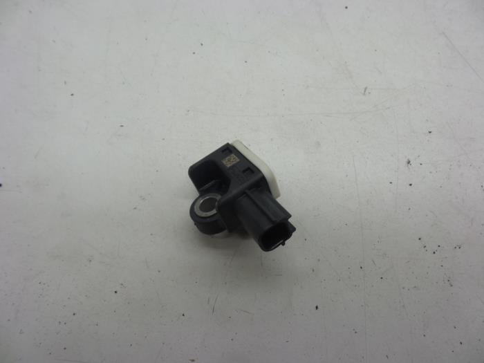 Begagnade Airbagsensor Volvo V60 I (FW/GW) 2.4 D5 20V Pris € 25,00 Marginaltabell erbjuds av Auto Demontage Elferink B.V.