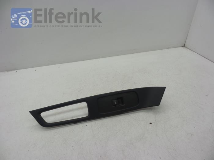 Electric window switch from a Volvo V60 I (FW/GW) 1.6 DRIVe 2012