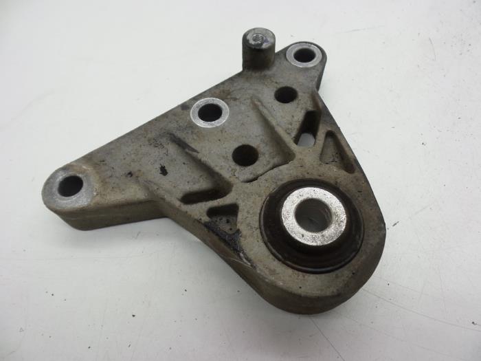 Used Engine mount Volvo V70 (BW) 2.0 D3 20V Price € 25,00 Margin scheme offered by Auto Demontage Elferink B.V.