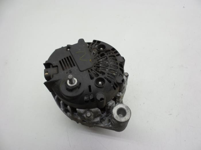 Dynamo från en Opel Insignia 2.0 CDTI 16V 130 Ecotec 2009