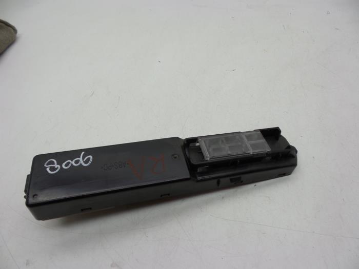 Usados Interruptor de ventanilla eléctrica Saab 9-3 II (YS3F) 1.8t 16V Precio € 40,00 Norma de margen ofrecido por Auto Demontage Elferink B.V.