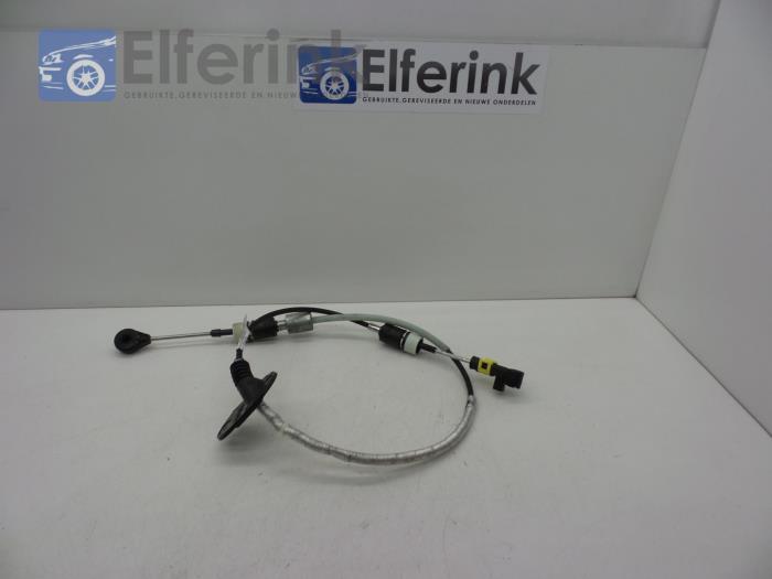 Gearbox control cable from a Volvo XC60 I (DZ) 2.4 D4 20V AWD 2017