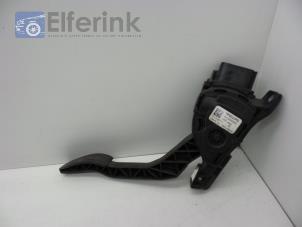 Used Accelerator pedal Volvo S60 II (FS) 2.4 D5 20V Autom. Price € 75,00 Margin scheme offered by Auto Demontage Elferink B.V.