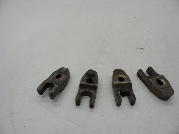 Usagé Kit boulons Volvo V60 I (FW/GW) 2.0 D4 16V Prix € 25,00 Règlement à la marge proposé par Auto Demontage Elferink B.V.