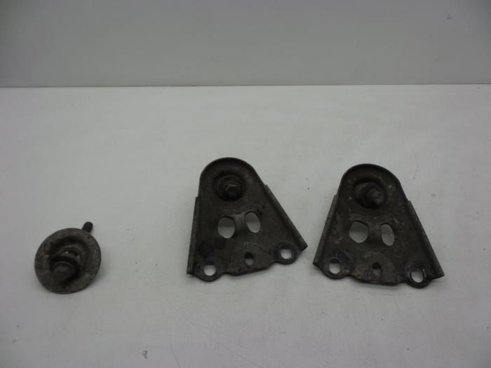 Usagé Kit boulons Volvo XC90 I 2.9 T6 24V Prix € 25,00 Règlement à la marge proposé par Auto Demontage Elferink B.V.