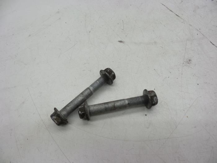 Gebrauchte Schraubenset Volvo V40 (MV) 1.6 D2 Preis € 25,00 Margenregelung angeboten von Auto Demontage Elferink B.V.