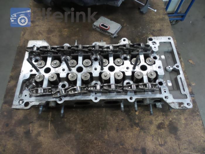 Cylinder head from a Opel Insignia Sports Tourer 2.0 CDTI 16V 160 Ecotec 4x4 2011