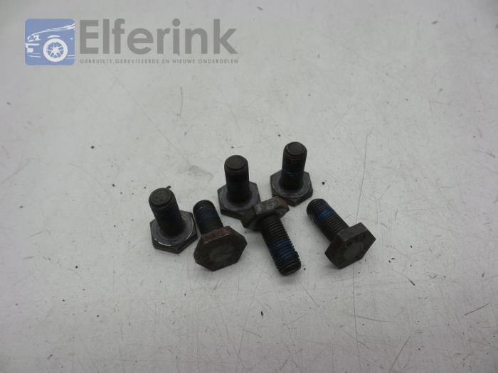 Set of bolts from a Opel Meriva 1.4 16V Ecotec 2012