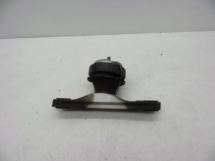 Used Engine mount Volvo V40 Cross Country (MZ) 2.0 T3 16V Price € 40,00 Margin scheme offered by Auto Demontage Elferink B.V.