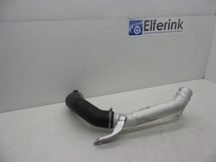Gebrauchte Intercooler Rohr Volvo V40 Cross Country (MZ) 2.0 T3 16V Preis € 50,00 Margenregelung angeboten von Auto Demontage Elferink B.V.