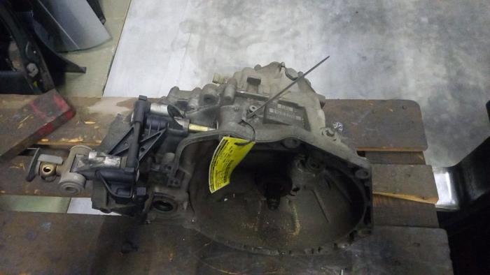 Usagé Boîte de vitesse Saab 9-3 I (YS3D) 2.0,S 16V Prix € 350,00 Règlement à la marge proposé par Auto Demontage Elferink B.V.