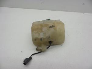 Usados Vaso de expansión Volvo S60 I (RS/HV) 2.4 D5 20V Precio € 25,00 Norma de margen ofrecido por Auto Demontage Elferink B.V.