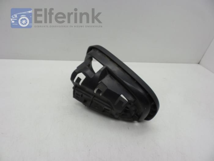 Mirror housing, left from a Volvo S80 (TR/TS) 2.4 D5 20V 2006